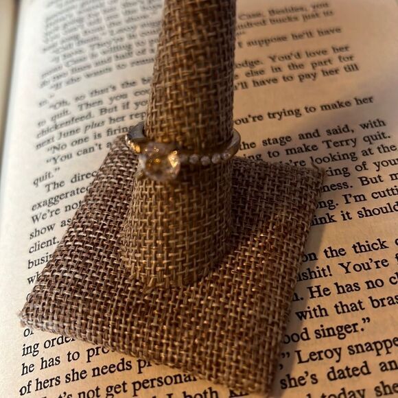 Gold Rhinestone Ring Sz 9 - Picture 4 of 4